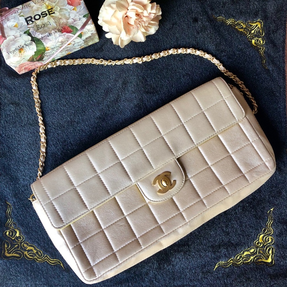 Sale!!! CHANEL purse authentic